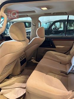 تۆیۆتا لاند کروزەر